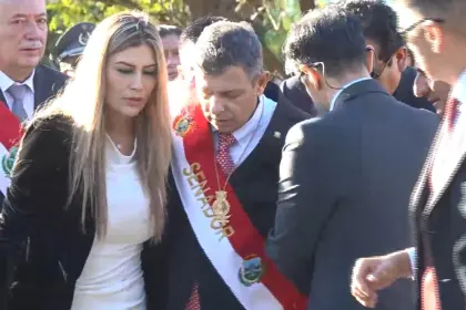 Presidente del Senado se descompensa en acto oficial en Tarija y es evacuado de emergencia